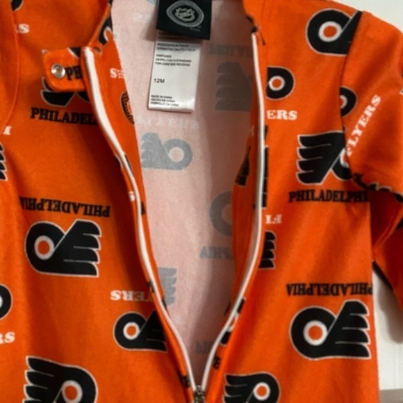 3/$20 NHL Licensed Philadelphia Flyers Footed Sleepwear Hockey Fan, 12M snug fit - Picture 4 of 11